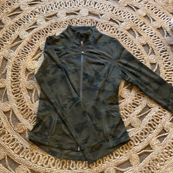 RARE Lululemon Camo Forme Jacket sz 10 - Picture 7 of 10